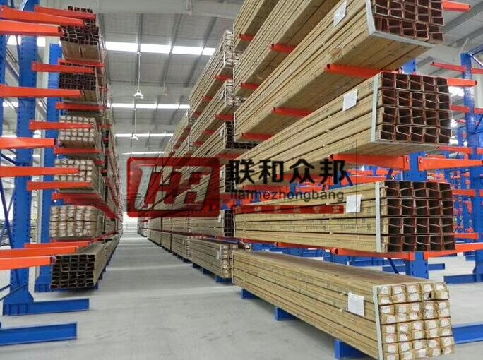 如何利用組合式懸臂閣樓貨架的優(yōu)勢(shì)給倉(cāng)庫(kù)效益？